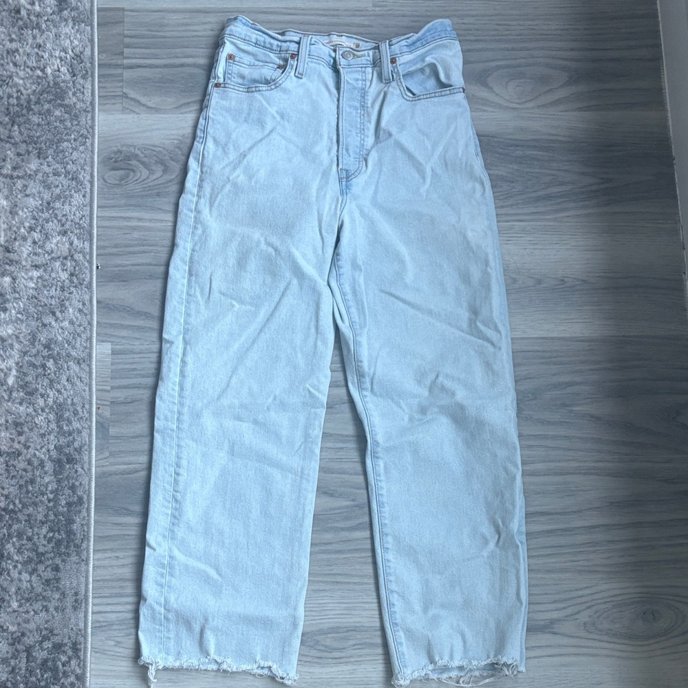 Levi's Women's Light Blue Ribcage Straight Ankle Leg Jeans